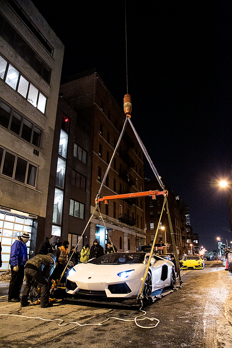 Illustration for article titled This Is A $450K Lamborghini Dangling Over An NYC Rooftop